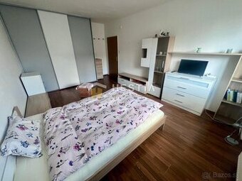NOVINKA Priestranný 1 izbový byt priamo v centre Senice na H