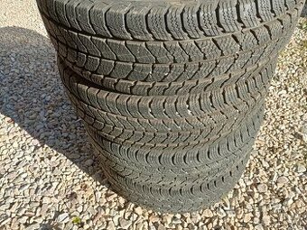 Predam 4ks pneu 215/65/r16C zimne Semperit