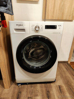 Predám práčku WHIRLPOOL FFS 7259 B EE Freshcare+