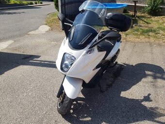 Predam skuter Gileru GP 800