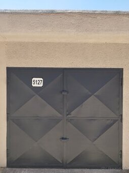 Väčšia garáž v centre po rekonštrukcii (pozemok v OV)