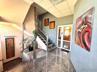 Prenájom- kancelárske priestory s parkovaním N. Zámky