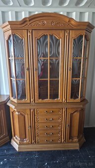 Rustikalna vitrina rustikalna komoda