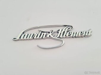 Nápis Laurin Klement , chrom, zlatý, červený, čierny