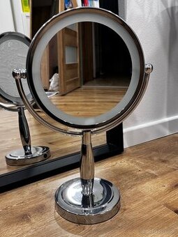 Kozmetické zrkadlo s LED svetlom a so zväčšením