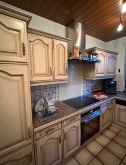 Venkovská kuchyně z masivu se spotřebiči,6068