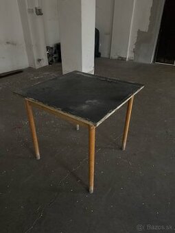 Starý pevný drevený storky