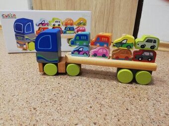 Drevený náves s autíčkami