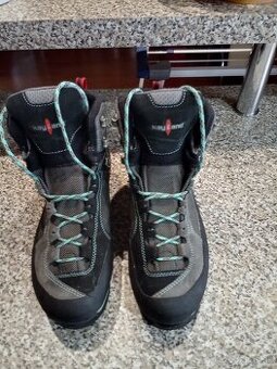 Dámske turistické topánky