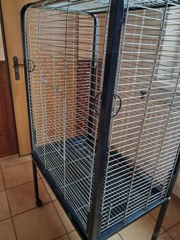 Klietka / voliéra pre väčšie papagáje
