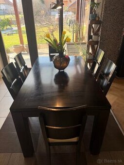 Jedálenský stol z masívu