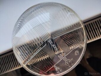 sklo hlavneho svetlometu