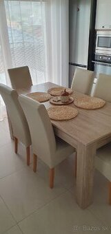 Jedálenská stolička