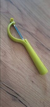 Tupperware škrabka nova