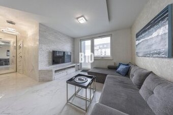 Rustaveliho 2 - Na prenájom moderný 2-izbový byt s loggiou a