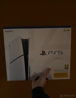Predám ps5 slim 1tb