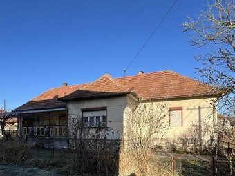 Felsőtelekes trojizbový dom s terasou a veľkým pozemkom
