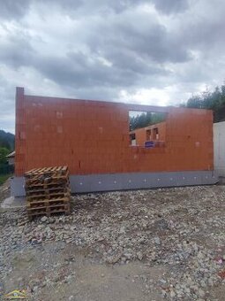 Exluzívna ponuka:Moderná  stavba bungalovu v centre obce Ošč