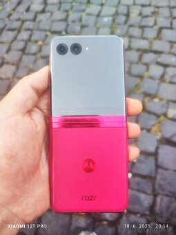 Motorola razr 40 ultra Red magneta