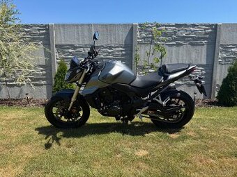 Honda CB750 Hornet 7/24