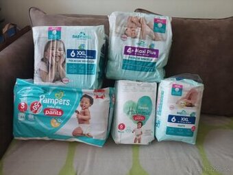 Plienky značky Pampers a Babywell