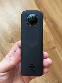 Ricoh Theta S 360 ° kamera a fotoaparát