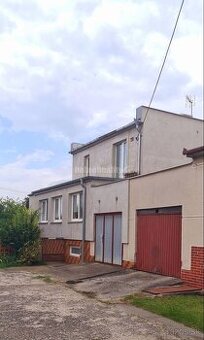 Dobré reality ponúkajú na predaj poschodový 5-izb. RD+ garáž