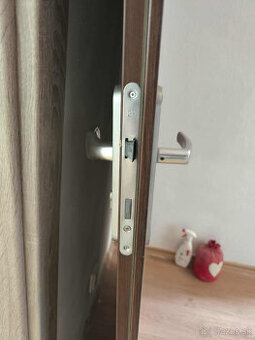 Predam mohutne vchodove dvere