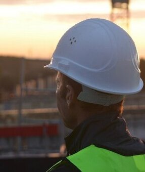 Hľadám pomocných pracovníkov na búracie práce