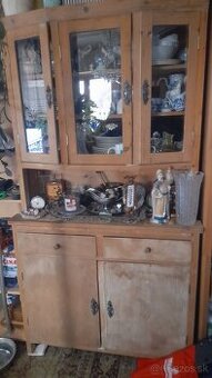 Drevený kredenec-250eur