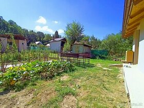Záhrada 394m2 s celoročným domčekom - Malá Ida - Lúčky