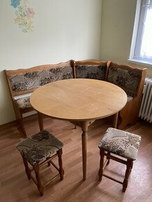 Rohová lavica s úložný priestorom + 2 taburetky