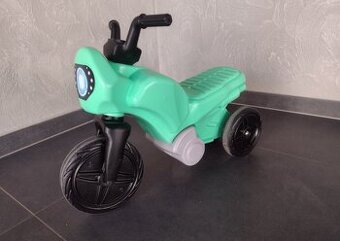 Prvé odrážadlo - motorka pre najmenších