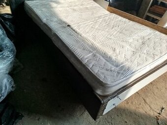 Posteľ s čelom, s matracom rozmerov 140200 cm predám