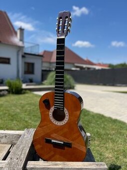 Predávam klasickú/akustickú gitaru:)