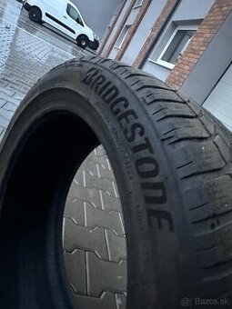 Predam zimne pneu Bridgestone 235/45 r18