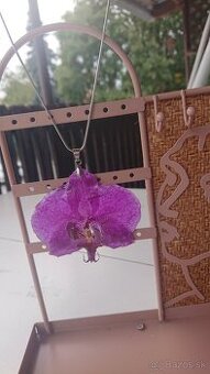 Orchidea náhrdelník