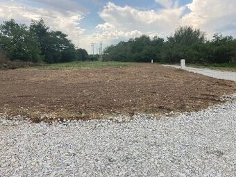 stav. pozemok na predaj Čaňa+možnosť kúpy domu