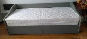 Rozkladacia postel s uloznym priestorom