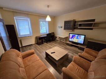 Prenajmem 2 iz. RD bez dvora