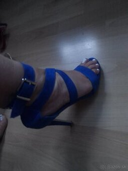 Rozne sandaky na opatku, na platforme a zabky-lacno