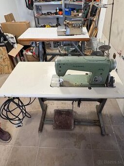Jednoihlový šicí stroj a 5- nitný  overlock Textima