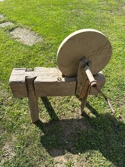 Predám starozitny brusný kamen