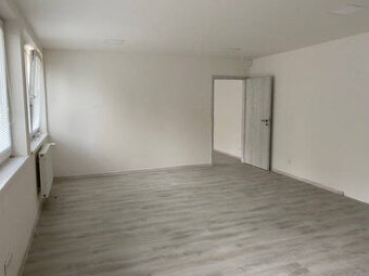 Kancelárske a prevádzkové priestory- Dubnica nad Váhom (52 m