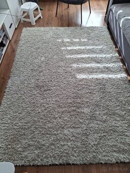 Koberec s dlhým vlasom