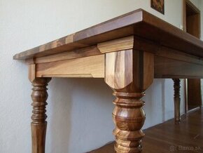 orechový rustikálny jedálenský stôl z masívu