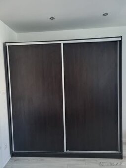 Nadštandardná ROLLDOR šatníková skriňa 200cm dekor Dub Wenge