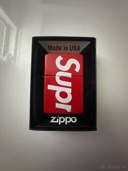 Supreme Zippo zapaľovač