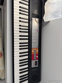 Predam klavesy yamaha psr f50
