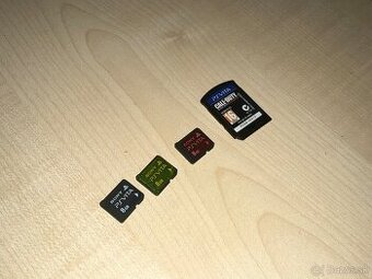 3x ps vita 8GB pamäťové karty + ps vita call of duty